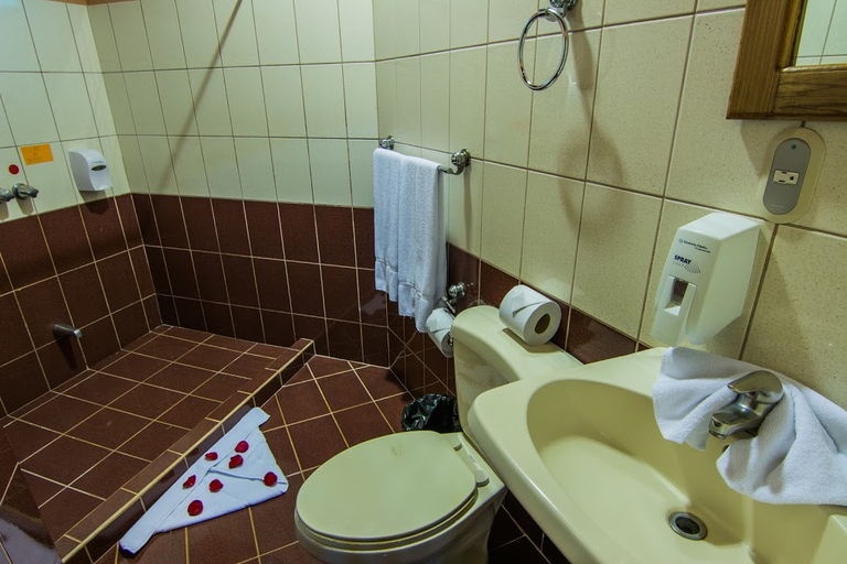 Bathroom, Hotel Cipreses, Puntarenas