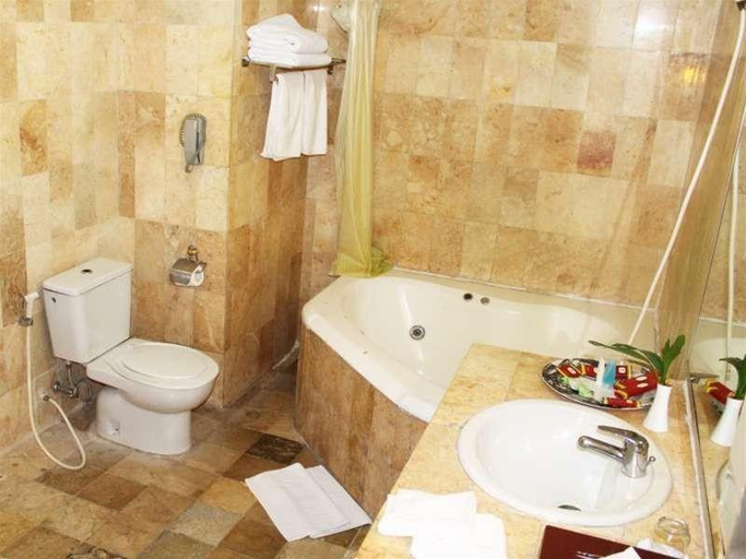 Bathroom 5, Ratu Mayang Garden Hotel Pekanbaru, Pekanbaru
