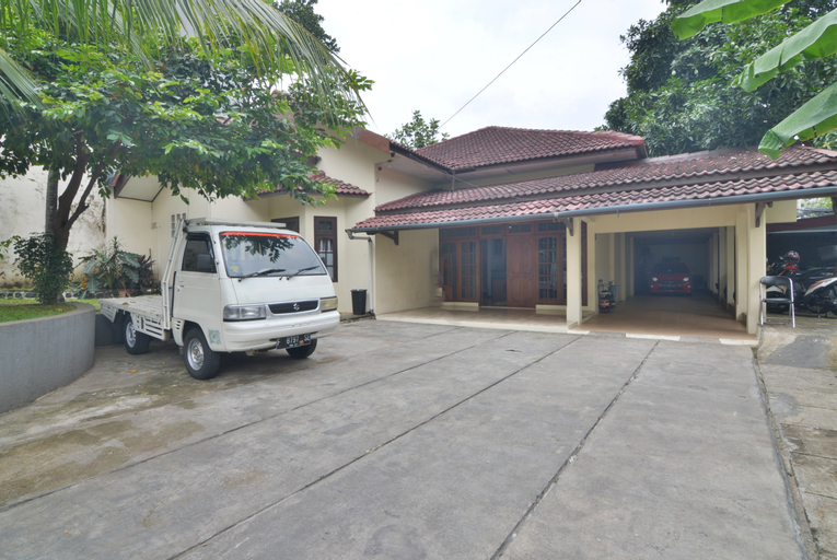 555 Nangka Guest House, South Jakarta