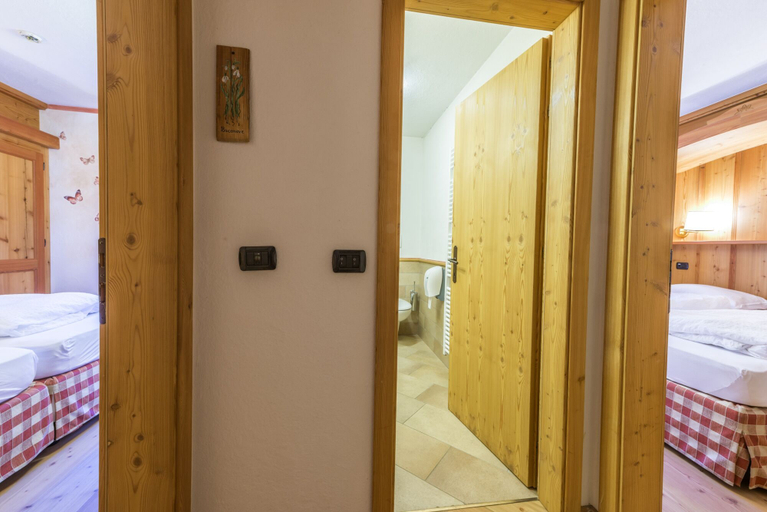 Bedroom 5, Rifugio Lago Nambino, Trento