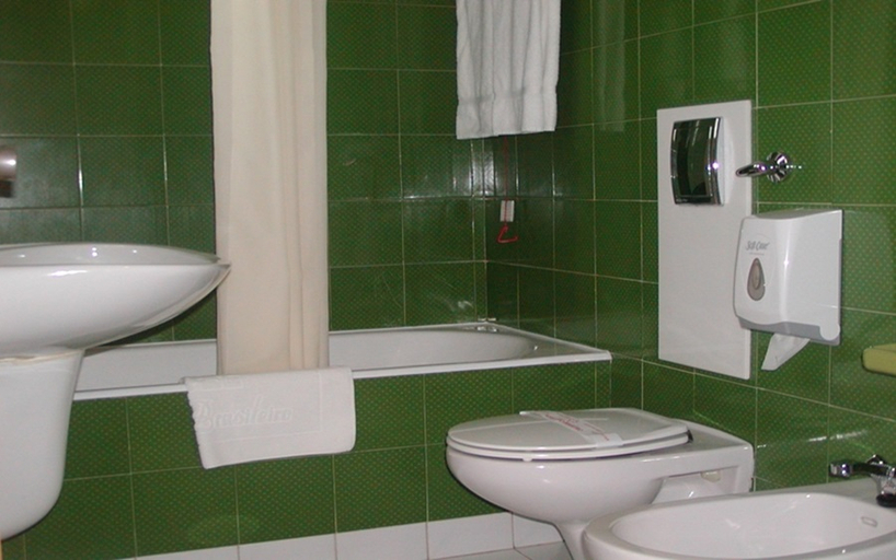 Bathroom 4, Luso Brasileiro, Póvoa de Varzim