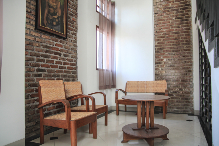 Public Area 3, OYO 964 Bandung Central Guest House, Bandung