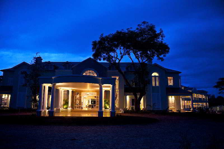 Exterior & Views