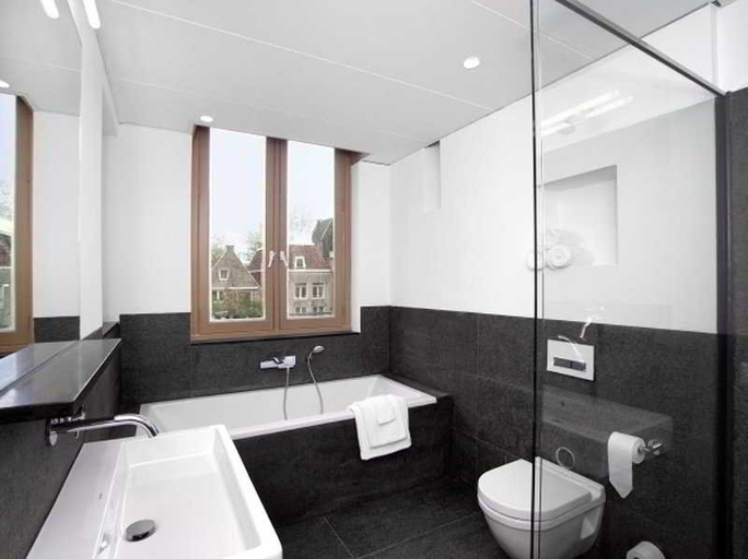 Bathroom 4, The Bank Hotel, Amsterdam