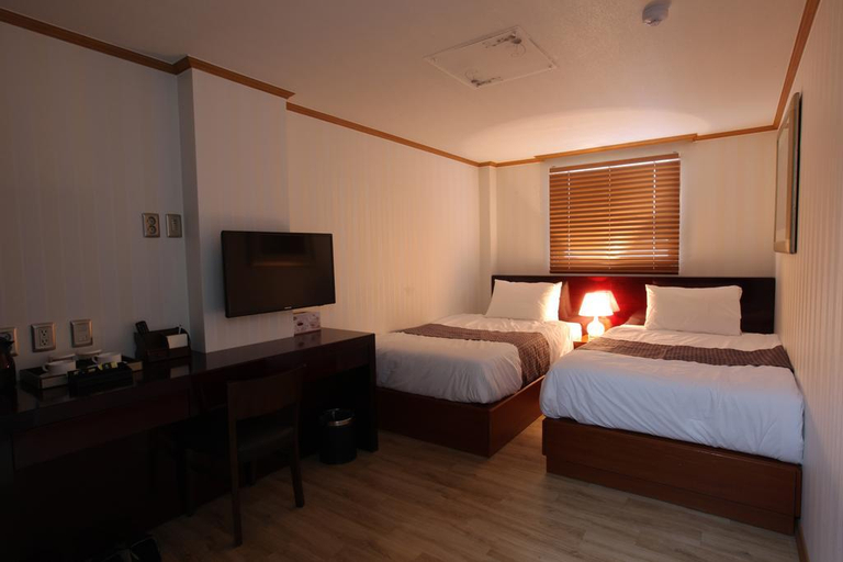 Bedroom 4, Hotel Daewoo Inn, Jung
