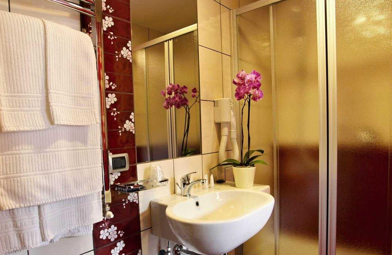 Bathroom 4, Diana Pompei, Napoli
