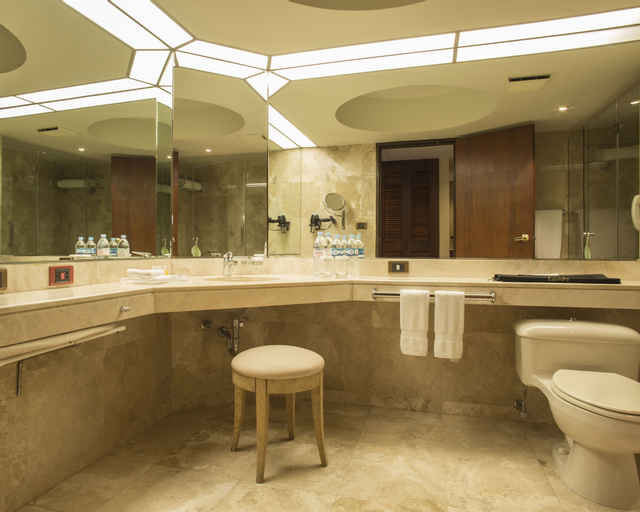 Bathroom 12