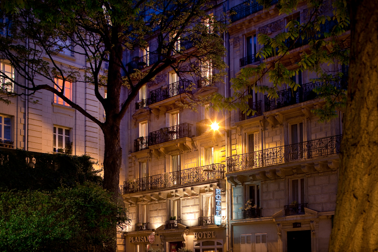 Exterior & Views
