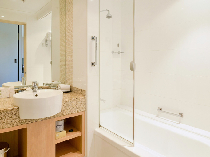 Bathroom 13