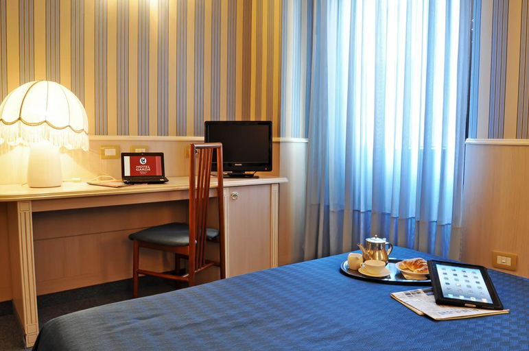 Bedroom 4, Garda, Milano