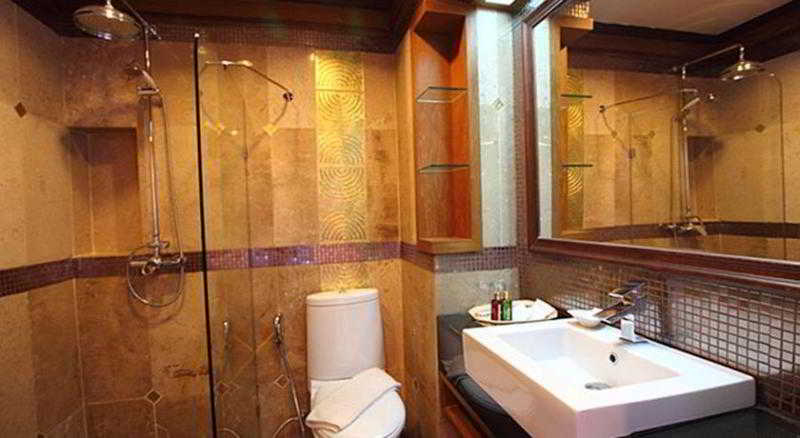 Bathroom 4, Chada Thai House, Pattaya