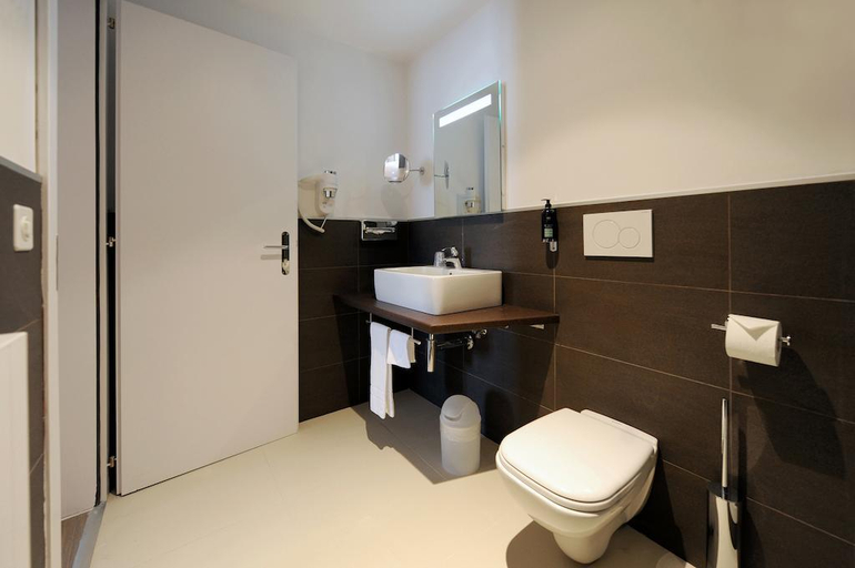 Bathroom 4, Hotel Prealpina, Lavaux-Oron