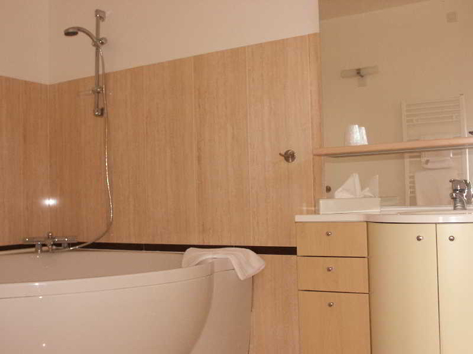 Bathroom 4, Hotel la Scala, Loiret