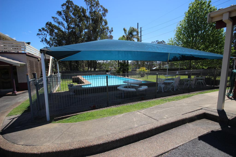 Sport & Beauty 5, Molly Morgan Motor Inn, Maitland