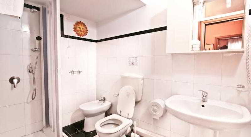 Bathroom 3, Ai Musei Vaticani Best Bed, Rome