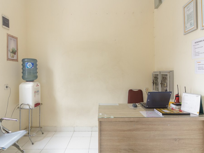 Public Area, RedDoorz Plus near Taman Rasuna Menteng, Jakarta Selatan