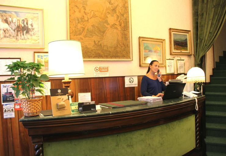 Public Area 2, London Hotel, Milano