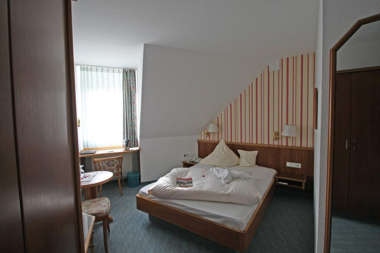 Bedroom 3, Landhotel Maselheimer Hof, Biberach