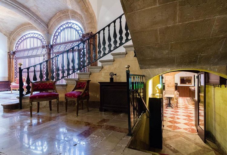 Public Area 3, Born, Baleares