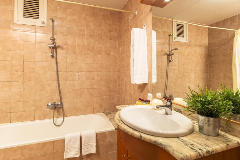 Bathroom 4, Hotel Sausa, Girona