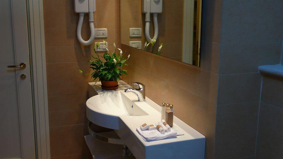 Bathroom 5, Hotel Residenza 100 Torri, Ascoli Piceno