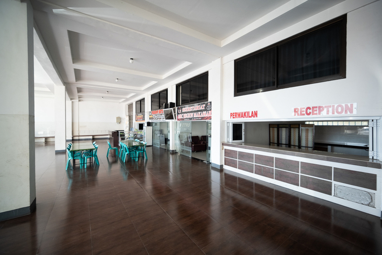 Public Area 3, RedDoorz @ Jalan Perintis Kemerdekaan Makassar, Makassar