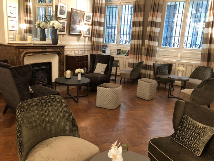 Public Area 2, Grand Hotel Francais, Gironde