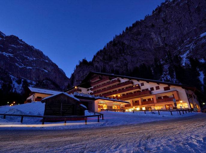 Public Area, Principe Marmolada, Belluno