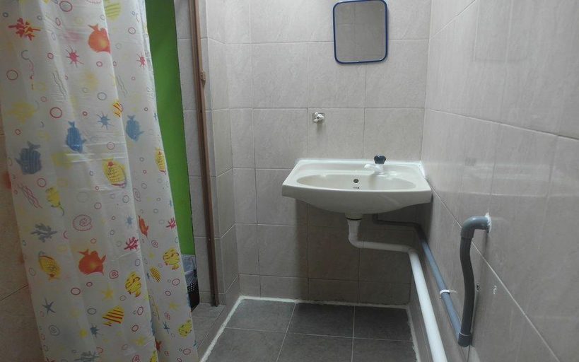 Bathroom 4, Oasis Guest House, Kuala Lumpur