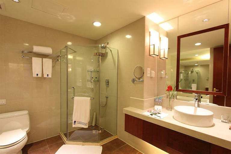 Bathroom, Grand Bay View International Hotel, Dali Bai