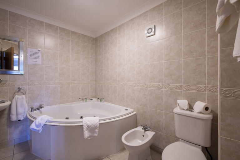Bathroom 5, Southview Park Hotel, Lincolnshire