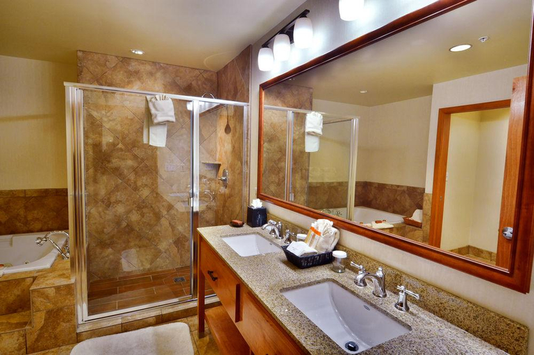 Bathroom, Quinault Beach Resort and Casino, Grays Harbor