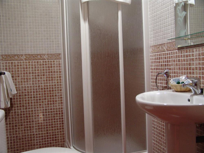 Bathroom 4, Hostal San Miguel, Cáceres