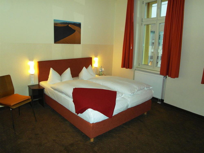 Bedroom 3, Melarose Feng Shui Hotel, Berlin