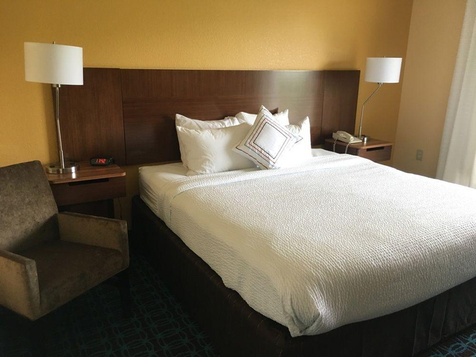 Bedroom 3, Fairfield Inn & Suites Frankfort, Franklin