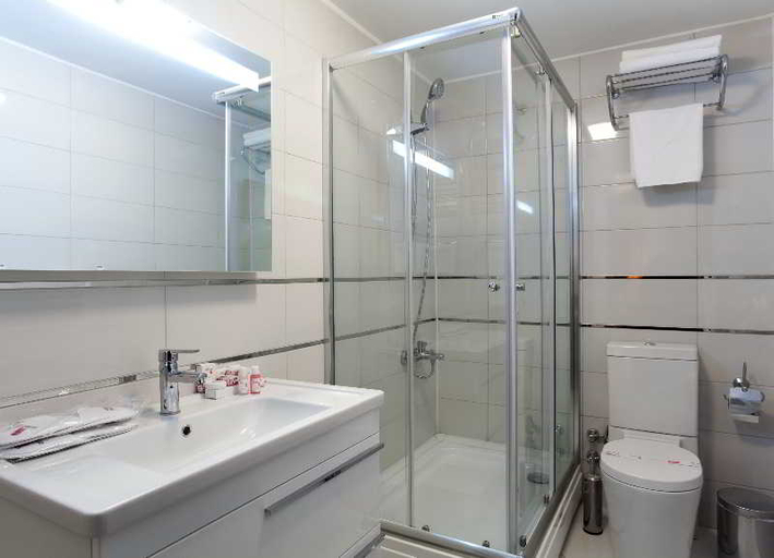 Bathroom, Derpa Suite Hotel Osmanbey, Şişli
