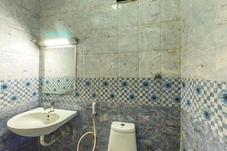 Bathroom 4, Hotel Mars, Kancheepuram