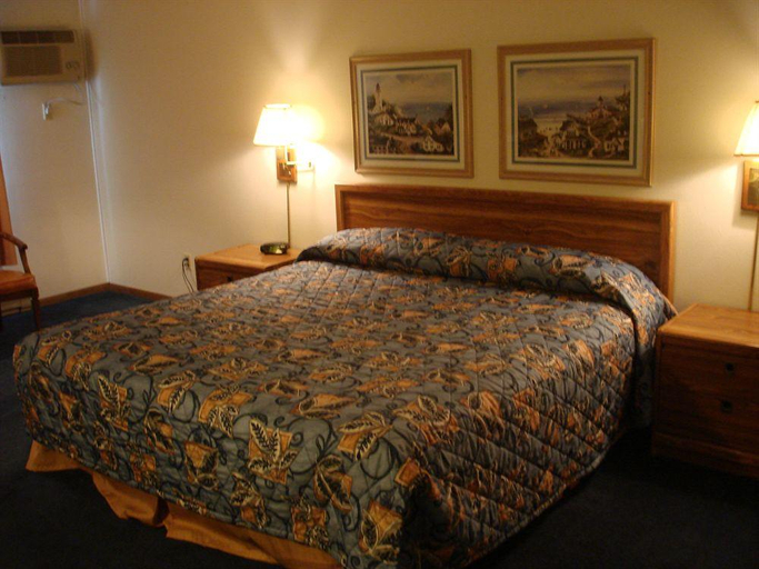 Bedroom 4, The Ridge Hotel Portage, Columbia