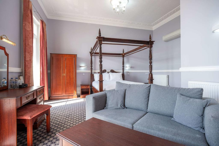 Bedroom 2, San Clu Hotel, Kent