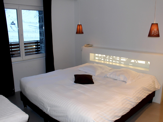 Bedroom 4, Hotel du Puy Ferrand , Restaurant La Table de l'Ours, Puy-de-Dôme