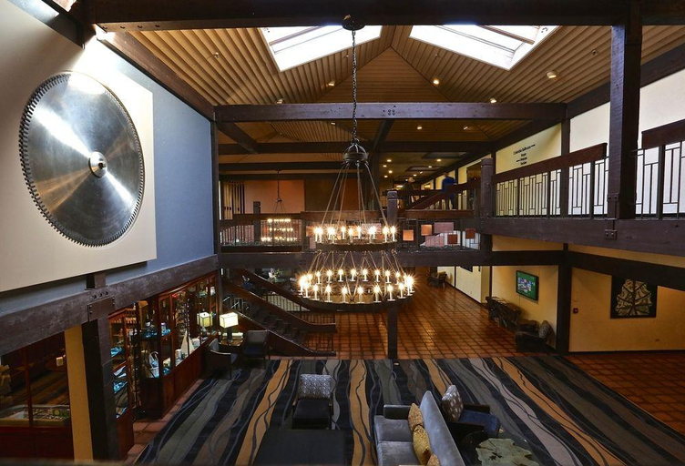 Public Area 5, Valley River Inn, Lane