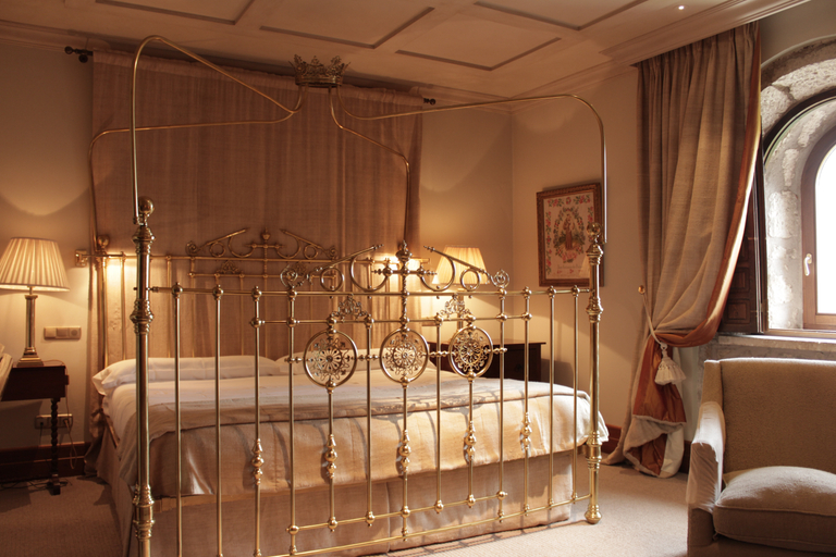 Bedroom 4, Landa, Burgos