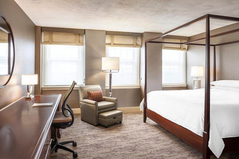 Bedroom 4, Sheraton Commander, Cambridge