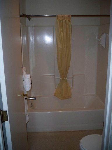 Bathroom 4, Sugarloaf Mountain Motel, Deschutes