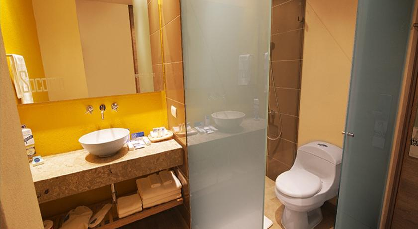 Bathroom 4, Tryp by Wyndham Bucaramanga Cabecera, Bucaramanga