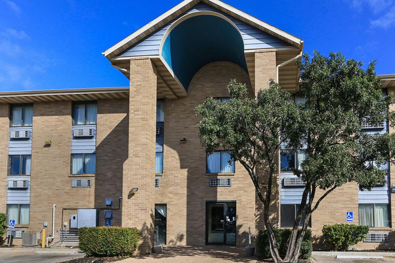 Exterior & Views 2, Rodeway Inn, Travis
