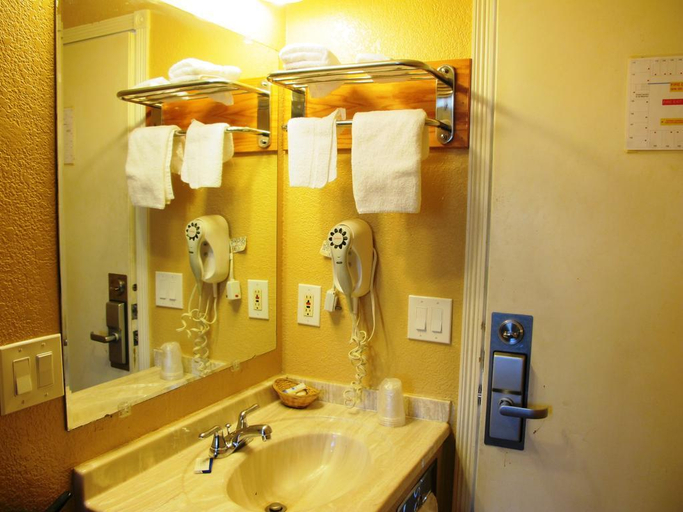 Bathroom 5, Merrill Field Inn Anchorage, Anchorage