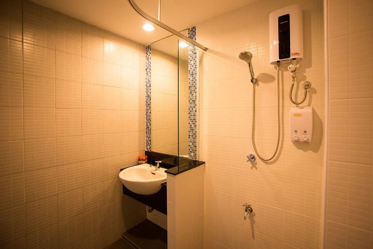 Bathroom 4, Napatra Hotel, Muang Chiang Mai
