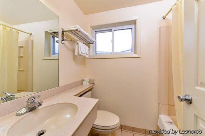 Bathroom 4, Best Stay Inn - Manchester, Hartford