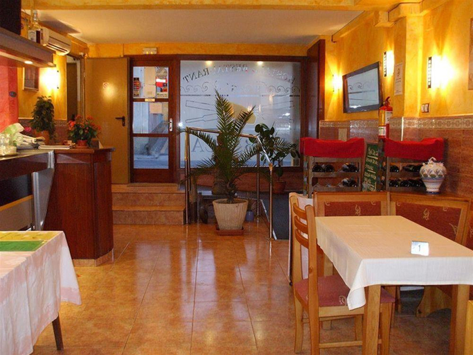 Exterior & Views 5, Hostal Regina, Girona